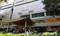 Lucky Plaza (D9), Retail #469274431